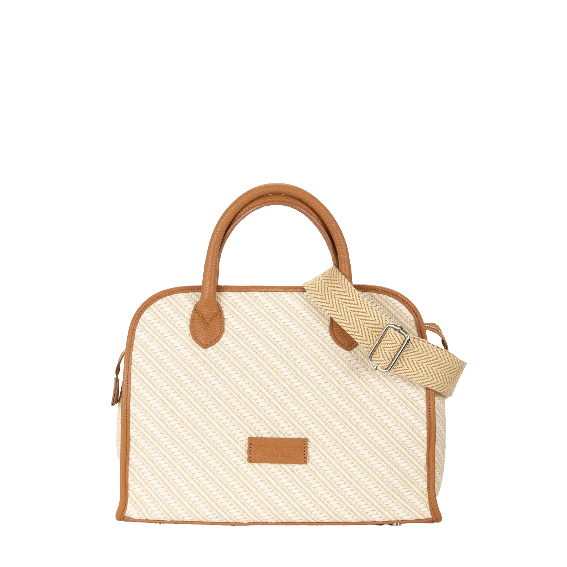 Artigiano che lavora la pelle